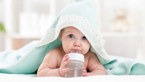 Všetko, čo ste nevedeli o pitnom režime: Viete, ako a kedy podávať deťom vodu?