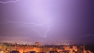 Silné búrky spôsobili na západe škody za tisíce