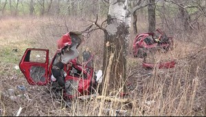 Smrteľná nehoda! Mužove (†29) auto roztrhlo na dve polovice