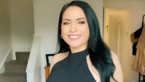 Štýlovú maminu zvozili za to, ako sa oblieka: TOTO by vraj matky nosiť nemali!