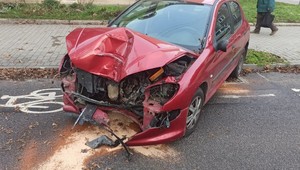 Prvá tragická nehoda v Trnave: Staršia pani po strete dvoch áut zomrela