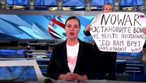 Ruský súd nariadil väzbu pre novinárku Marinu Ovsiannikovovú