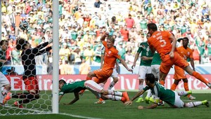 Oranžový záver! Vyrovnanie, filmovačka, penalta, plač Mexika