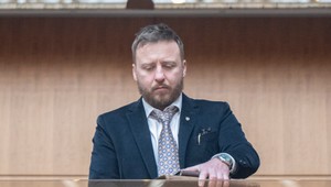 Kotlár zverejnil štúdiu o vakcínach. Podľa odborníkov je plná chýb a vyšla v pofidérnom časopise