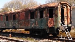 Z vagóna chcel mať kaviareň, zapálili mu ho bezdomovci