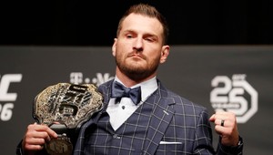 Čerstvý šampión sa cíti hlúpo za oslavu na idiota