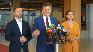 Hlina sa pustil do PS a KDH. Mikloško hovorí o arogancii, PS kritiku odmieta