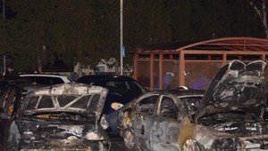 Podpálil niekoľko áut, vraj na objednávku dílera. Mladík sa dočkal rozsudku