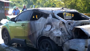 Reťazová zrážka vyvrcholila požiarom. Zhoreli dve autá