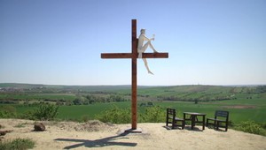 Netradičná socha Ježiša vo vinárskej obci nepotešila každého