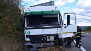 Smrteľná čelná zrážka. Vodička neprežila kolíziu s kamiónom