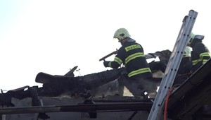 V Stropkove vypukol požiar: Horia jednoduché obydlia