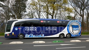 Streľba na autobus futbalistov Herthy! Pekarík v ňom nesedel