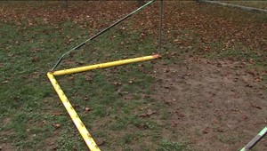 Na chlapca sa zrútila futbalová bránka. Polícia vyšetrovanie ukončila