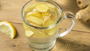 FIT nápoj, ktorý zničí brušný tuk: 3 bežné suroviny vás zbavia kíl navyše za pár dní