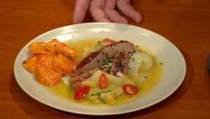 Tuniak s pak choi zeleninou a batatmi