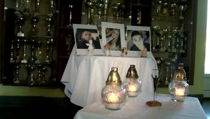 Mladík, ktorý zavinil tragickú nehodu pri Lipanoch, navštívil rodinu zosnulých kamarátov