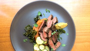 Flank steak so zeleninou