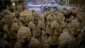 Škandál v múzeu: Chcel suvenír, tak ulomil prst terakotovému vojakovi. Čína zúri