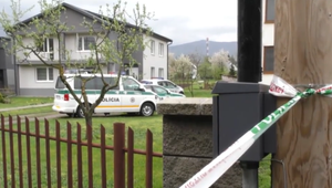 Susedia našli mŕtveho muža na dvore rodinného domu