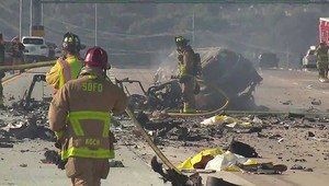 Známy YouTuber v obrovskej rýchlosti prešiel do protismeru a čelne vrazil do SUV.  Nehodu neprežili tri osoby