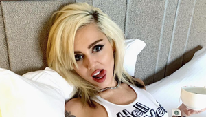 Hit Flowers mal znieť úplne inak: Zmenila ho Miley Cyrus kvôli jej exmanželovi?