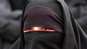 Lekár požiadal moslimku, aby si zložila nikáb. Teraz mu hrozí prepustenie