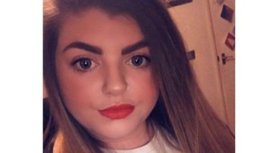 Foto jej šiat pobavilo svet: Kam len TOTO bude nosiť?