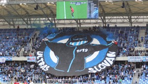 Miesto osláv bitka fanúšikov. Smutná oslava titulu Slovana