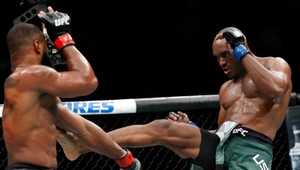 Žiadajú ho, aby Covingtona zabil. V klietke to hodlá spraviť