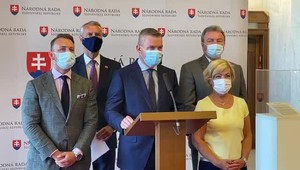 Hlas-SD zverejnil pompézne video zo snemu: Drahý gýč, reaguje odborník na komunikáciu