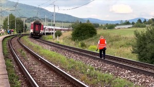 Rýchlik zachytil muža medzi koľajami, tragédii sa dalo predísť