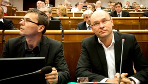 5 786 000 000 € od Slovenska v eurovale? Nevoľníctvo...