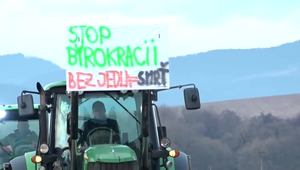 Nemáme z čoho žiť: Na traktoroch protestovali aj slovenskí farmári