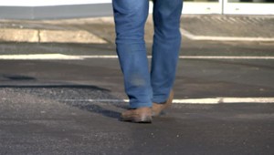 Incident na čerpacej stanici:  Muž dostal do hlavy úder fľašou