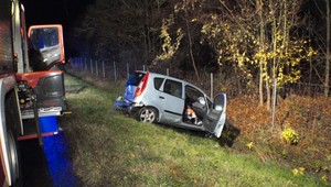 Žena vypadla na R1 z auta. Šoférka dostala šmyk