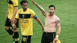 VIDEO: Mladý Katidis (20) oslávil gól zdvihnutou pravicou