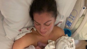 Porodila vytúžené dieťatko a všetci na sále stíchli: Rodičia sa krutej diagnózy nezľakli