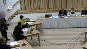 Internet ovládlo bizarné zastupiteľstvo z východu: "Ta konaj, ic ho lapac," kričal starosta po incidente