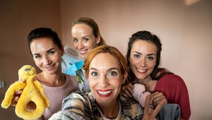 S Matkami sa nudiť nebudete! Prvá ochutnávka novej romantickej komédie sľubuje skvelú zábavu