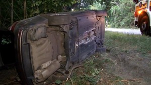 Stret s lesnou zverou sa skončil nehodou. Vodička strhla volant a s autom sa prevrátila