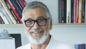 Nestarnúci elegán Jiří Bartoška oslávil sedemdesiatiny