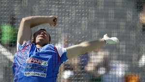 Kladivár Charfreitag so suverénnym postupom do finále na ME