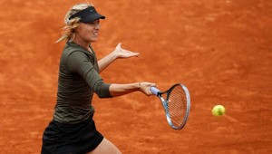 Šarapovová do semifinále, Kvitová vyradila Švedovovú