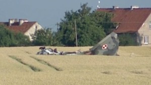 V Poľsku havarovalo bojové lietadlo. Pilot sa katapultoval, no zahynul