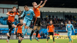 Slovan nevzdáva boj o titul. Dve premenené penalty Vitteka