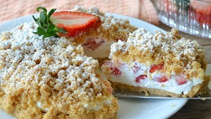 TOP nepečený koláč s jahodami: Zabodujte dobrotou, ktorá ihneď zmizne zo stola