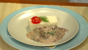 Dusená pečienka v kôprovej omáčke s ryžou