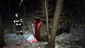 Mladík zletel do priekopy, otriasol sa a zavolal si pomoc