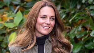 Zahreje, vyzerá šik a vynosíte ho celú jeseň: Tento módny kúsok si obľúbila aj Kate Middleton